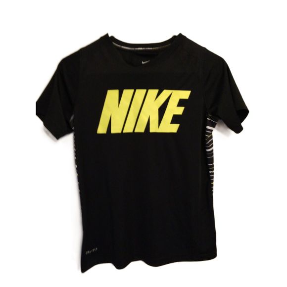 Unisex. Nike. Dry fit. Short sleeve. T-shirt. Medium. Black. Graphic logo. - Picture 1 of 3